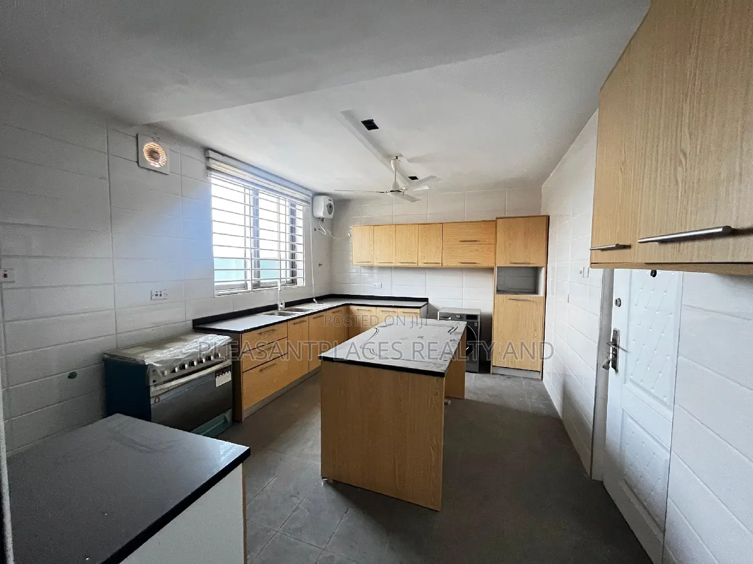 4bdrm Duplex in Pleasantplaces, Adjiriganor for sale
