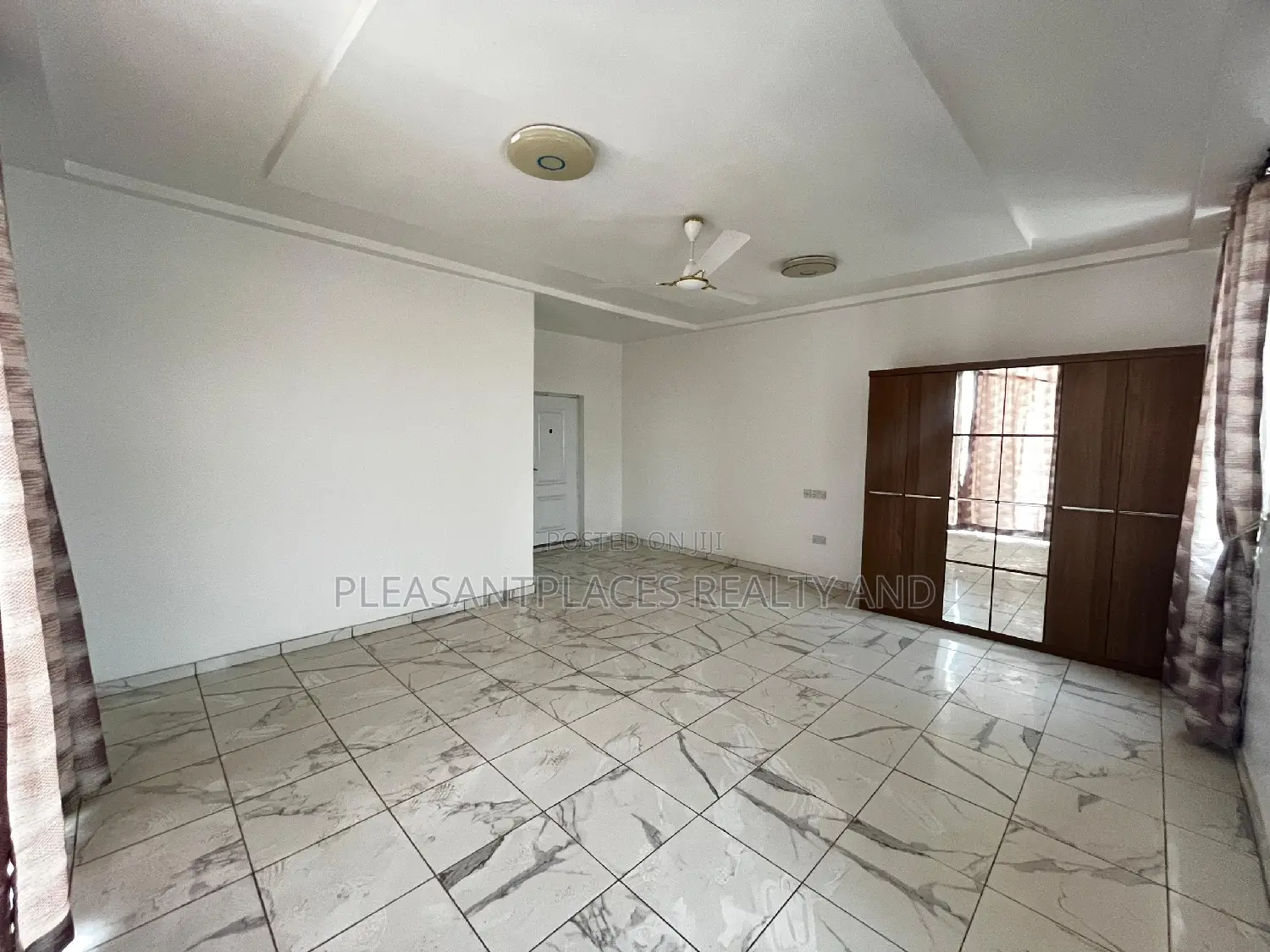4bdrm Duplex in Pleasantplaces, Adjiriganor for sale