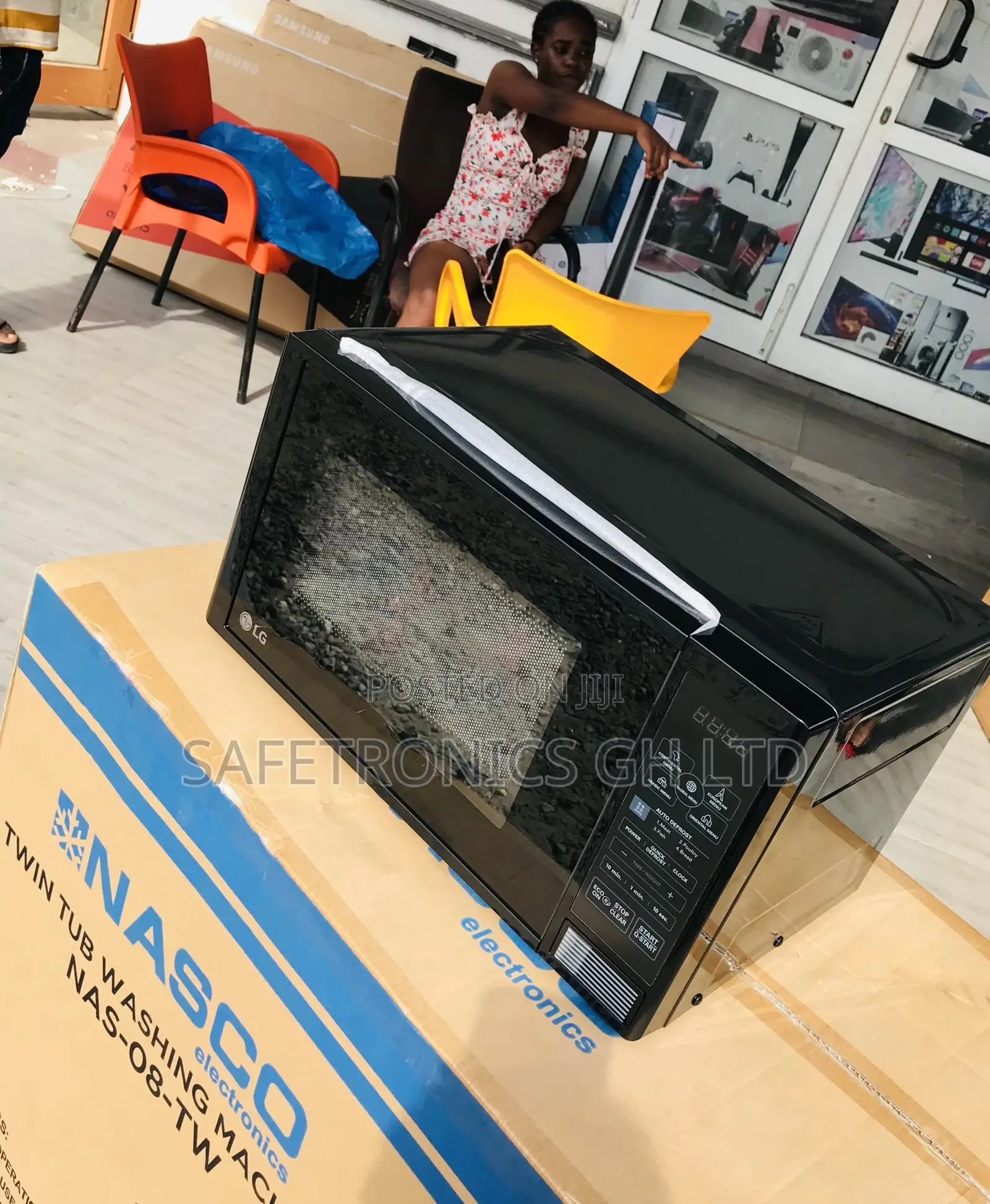 Electric Black Countertop LG MS2042DB 20 Liters Microwave