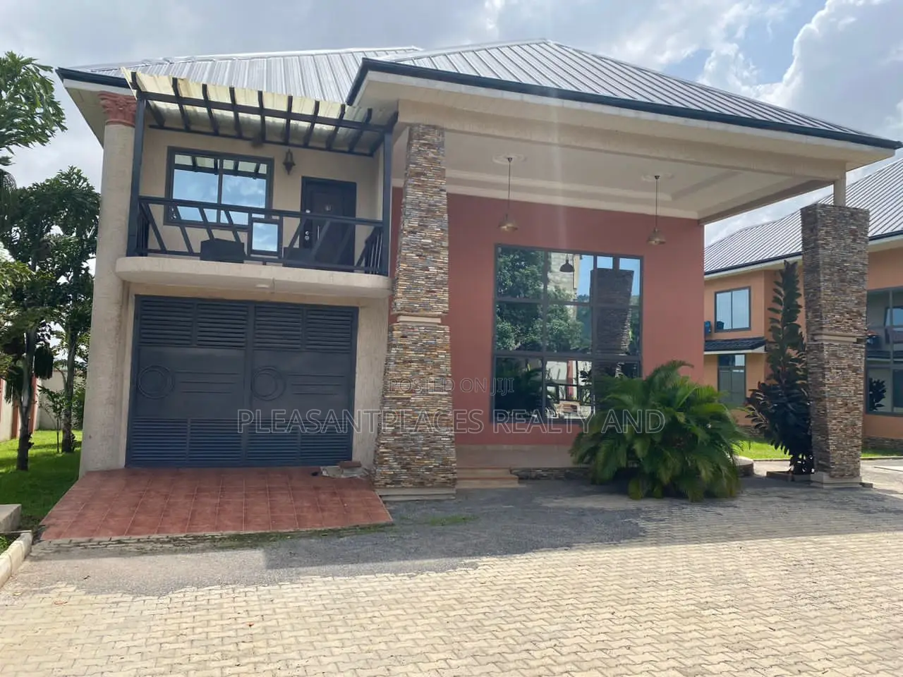 4bdrm Duplex in Pleasantplaces, Accra Metropolitan for sale