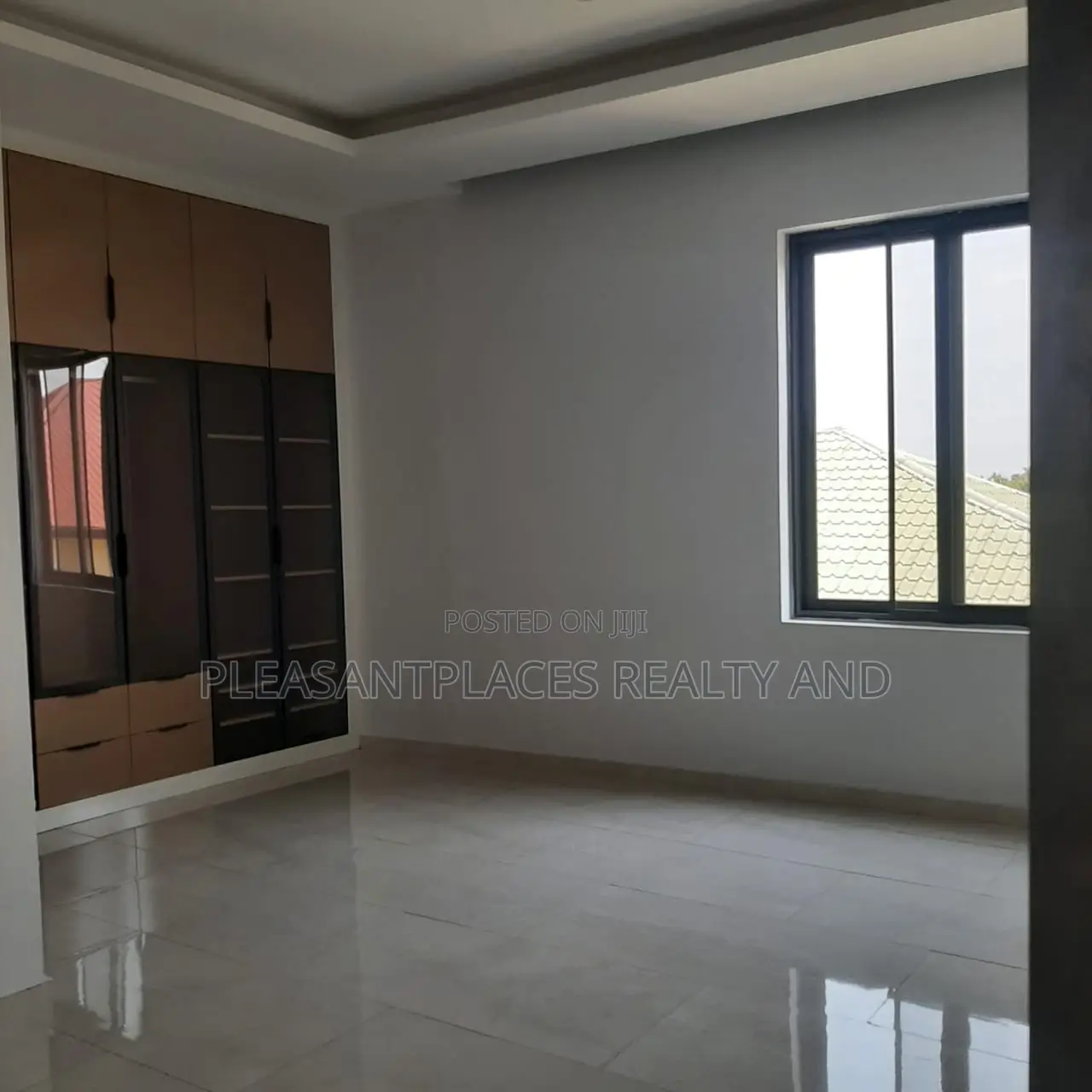 4bdrm Duplex in Pleasantplaces, East Legon for sale