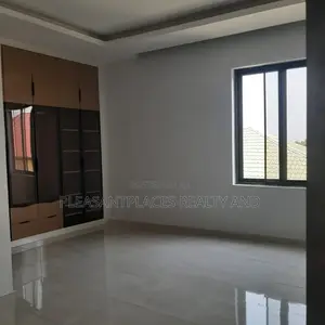 4bdrm Duplex in Pleasantplaces, East Legon for sale