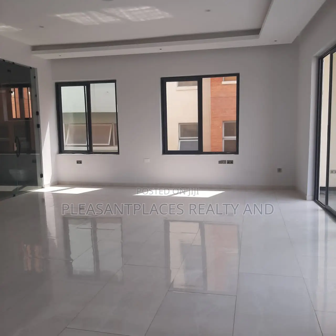 4bdrm Duplex in Pleasantplaces, East Legon for sale