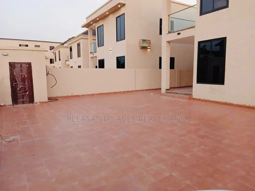 4bdrm Duplex in Pleasantplaces, East Legon for rent