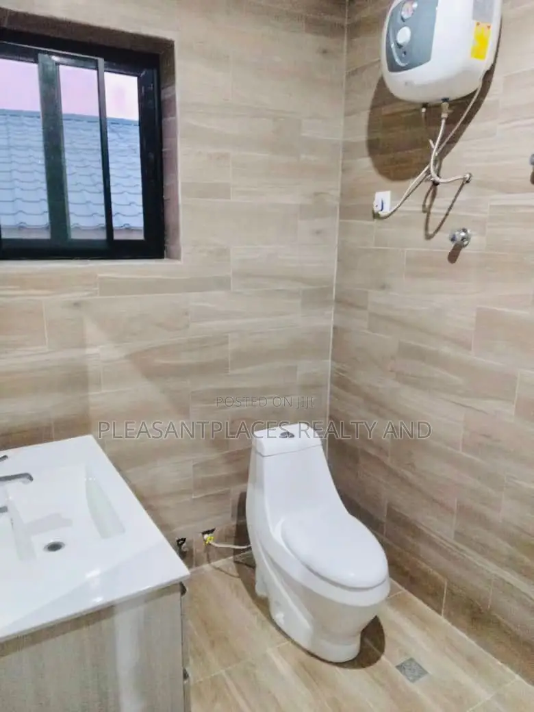 4bdrm Duplex in Pleasantplaces, East Legon for rent