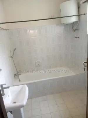 3bdrm House in Community 19 Estate,, Spintex for rent
