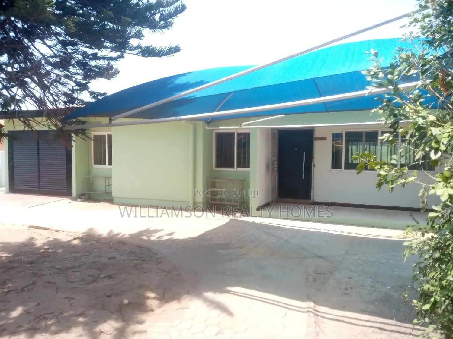 3bdrm House in Community 19 Estate,, Spintex for rent