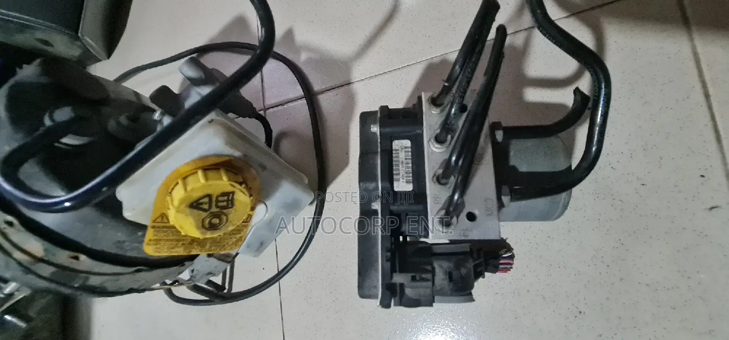 2012 - 2015 Jaguar XF ABS Module
