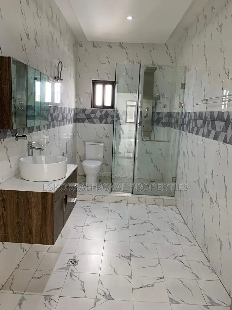 4bdrm House in East Legon for sale