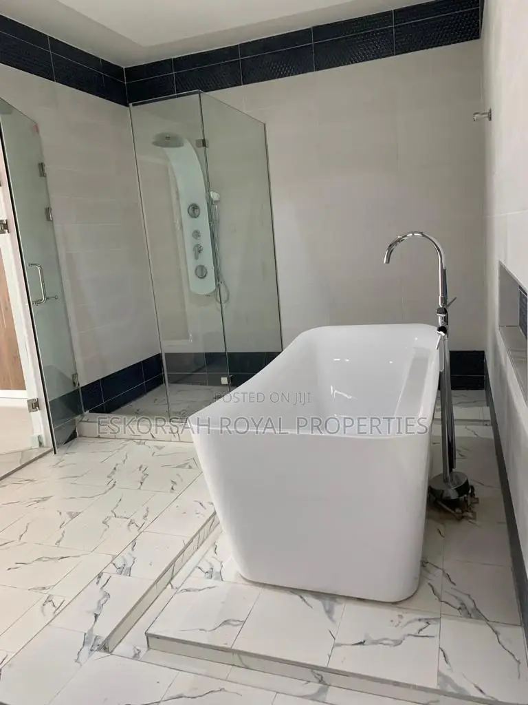 4bdrm House in East Legon for sale