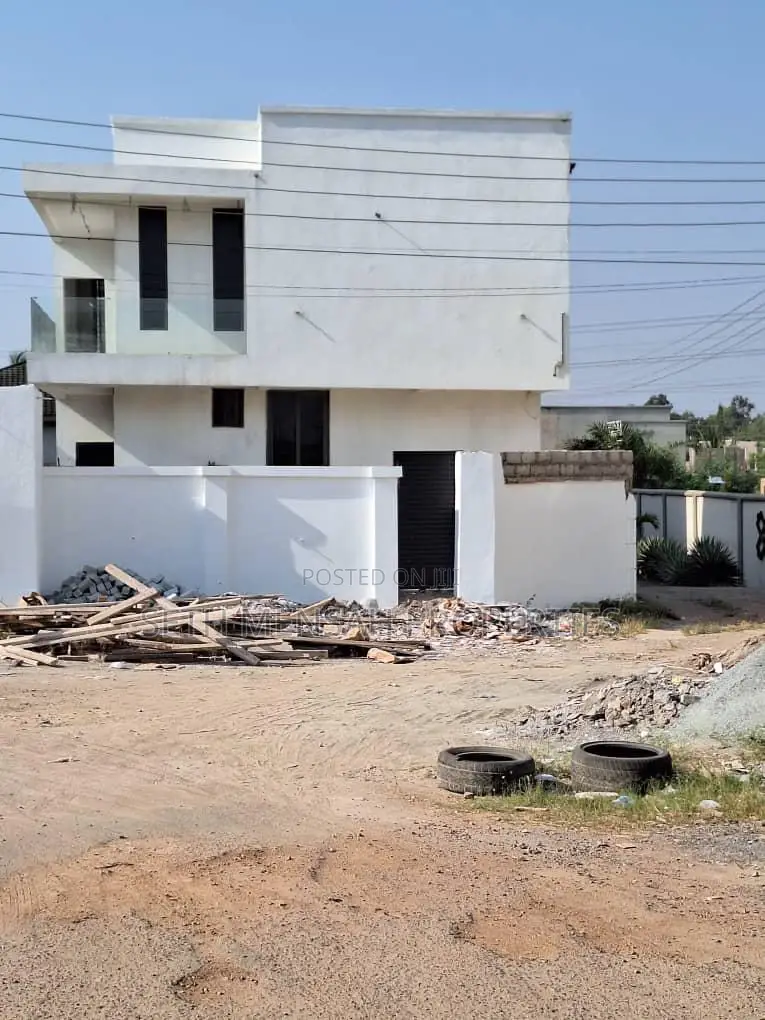 3bdrm House in Skm, Haatso for sale