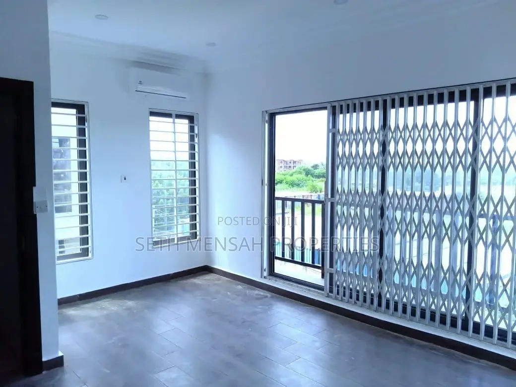3bdrm House in Skm, Haatso for sale