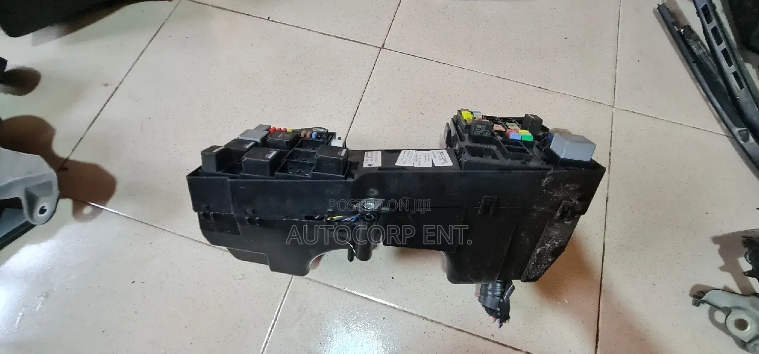 2013 - 2015 Jaguar Xf Main Fuse Box 2.0t