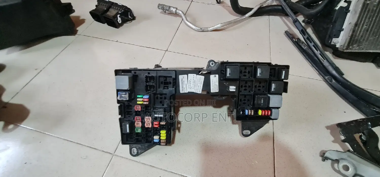 2013 - 2015 Jaguar Xf Main Fuse Box 2.0t