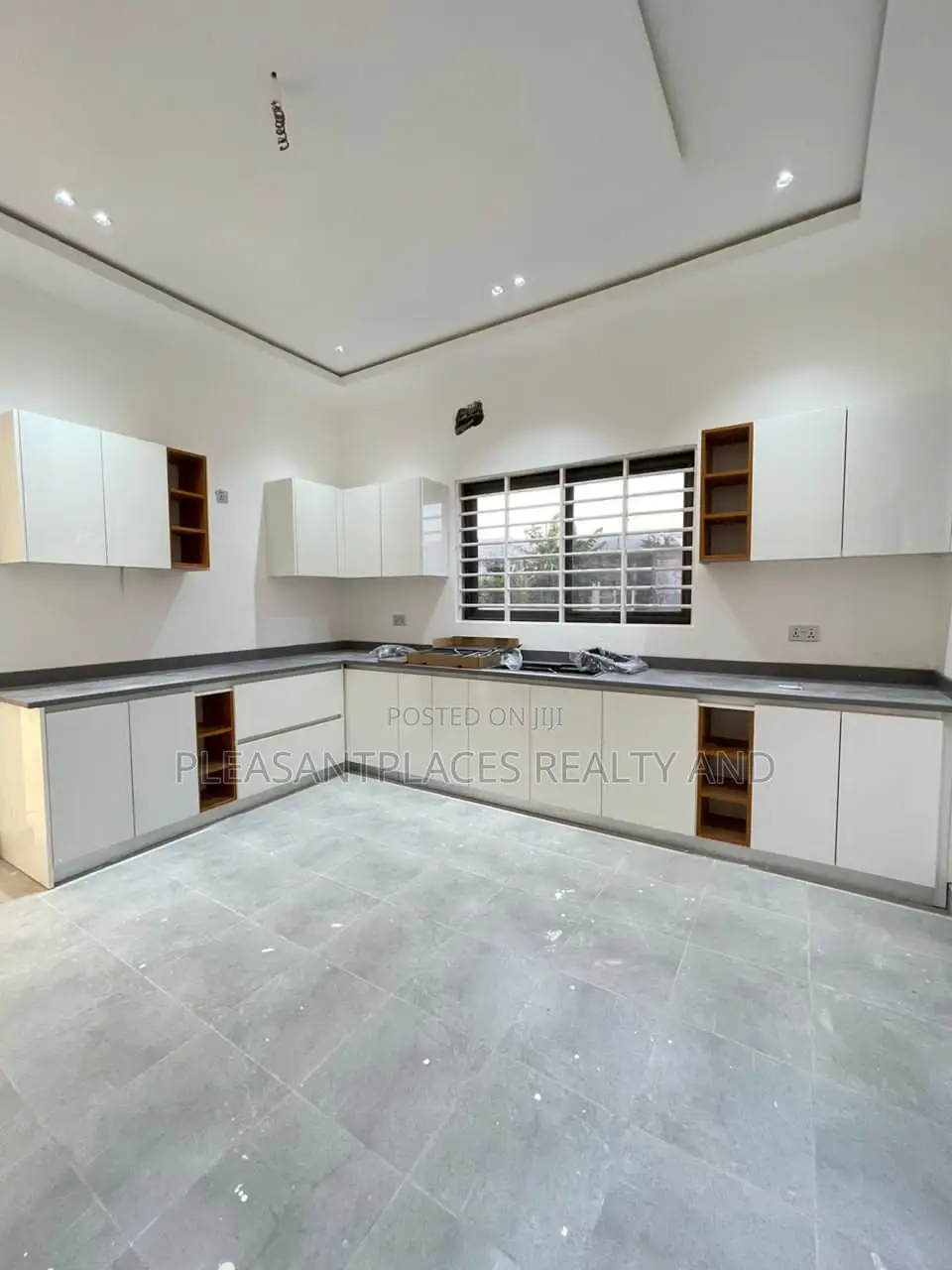 3bdrm House in Pleasantplaces, Accra Metropolitan for sale