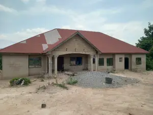 7bdrm House In Krobo, Near Kenyasi, Kwabre For Sale
