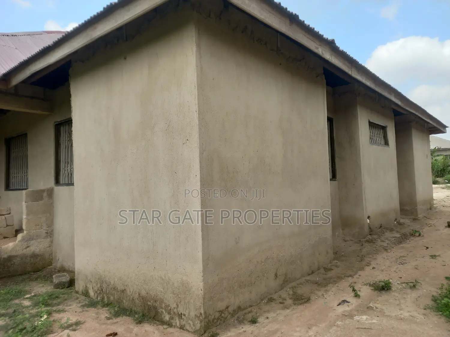 7bdrm House In Krobo, Near Kenyasi, Kwabre For Sale