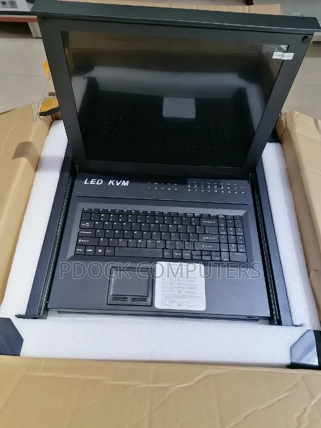 Mt-Viki LCD KVM Console 16 Port + 17 Inch Monitor