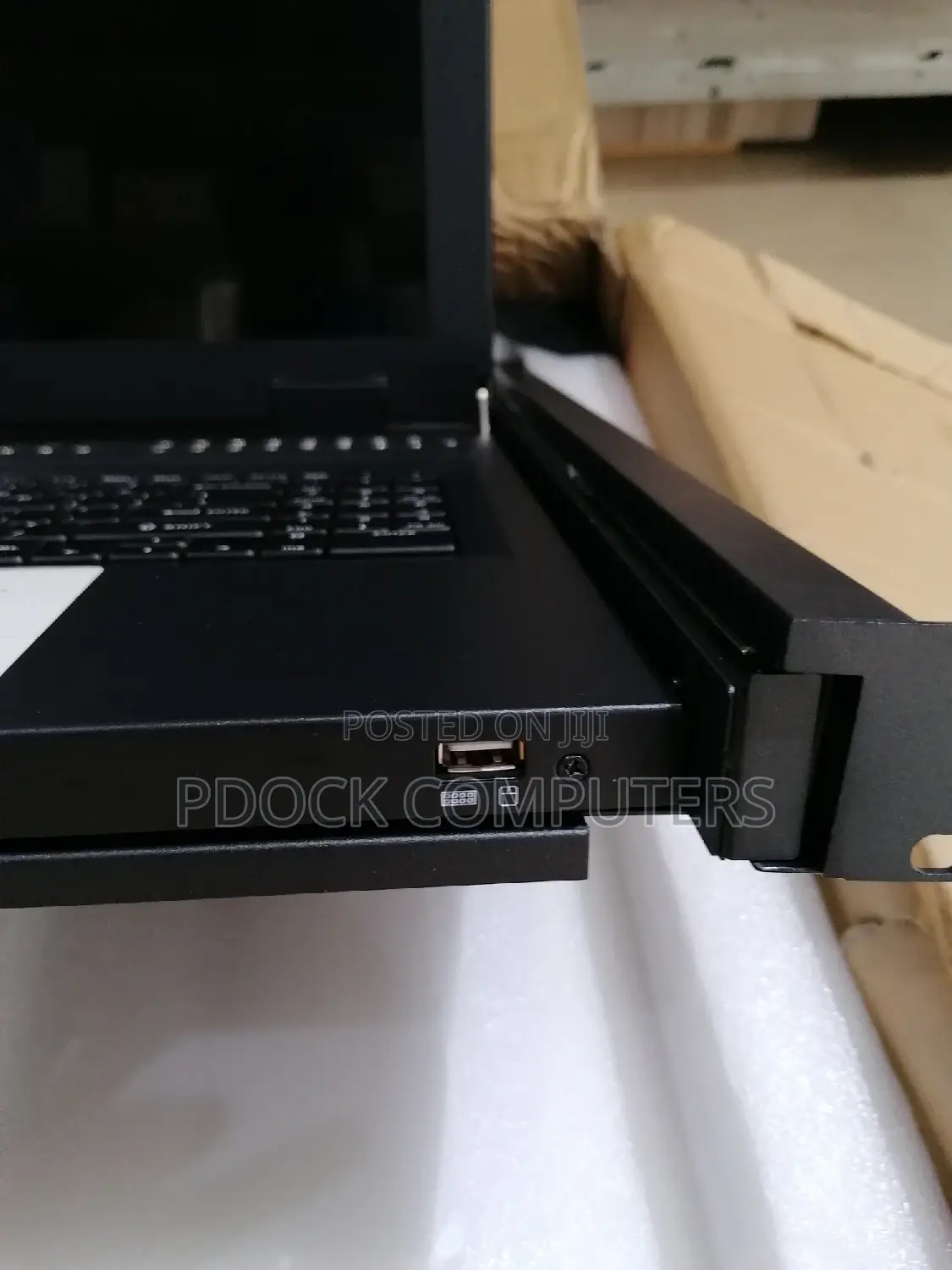 Mt-Viki LCD KVM Console 16 Port + 17 Inch Monitor