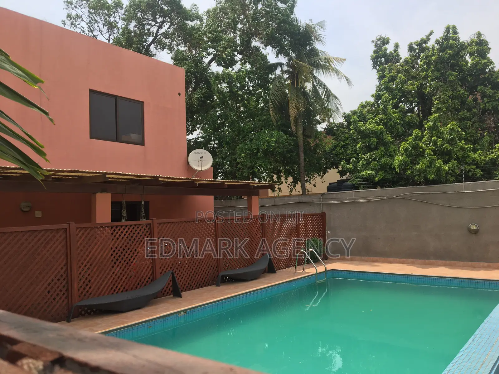 4bdrm Townhouse/Terrace in Abelenkpe, Lincoln School Area for sale