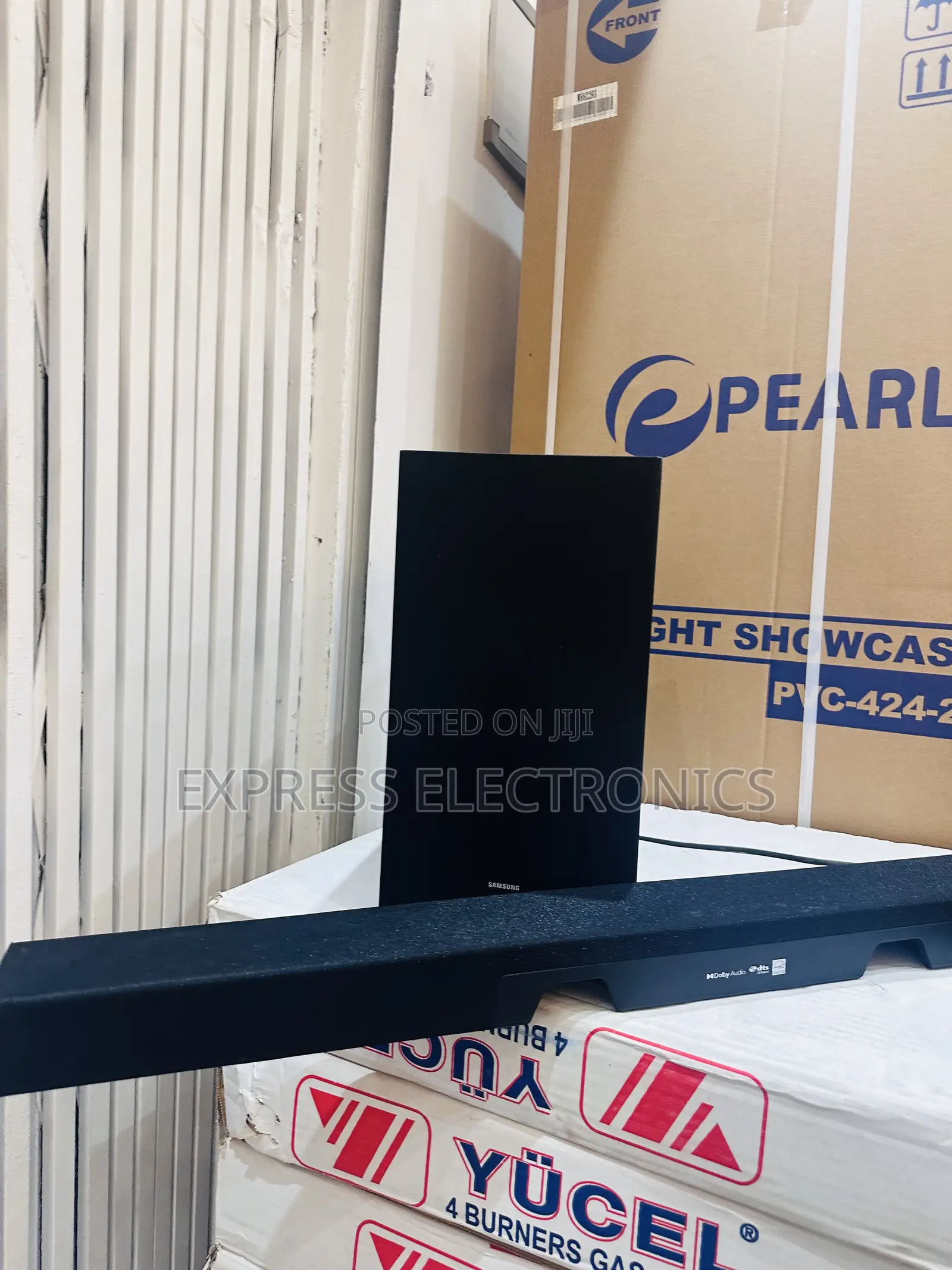 Very Cool  Samsung B650 Soundbar With Woofer