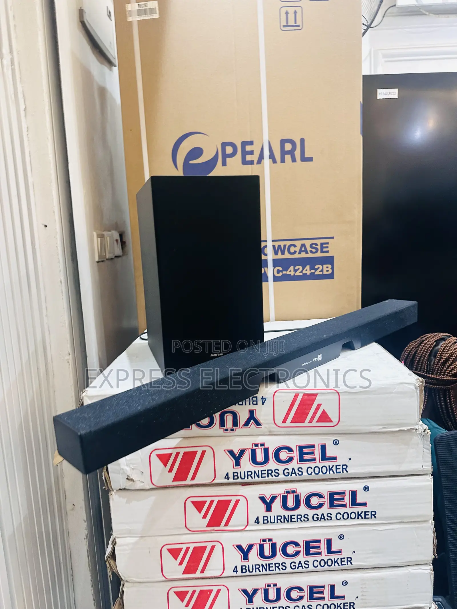 Wireless Sleek Soundbar With Woofer B650