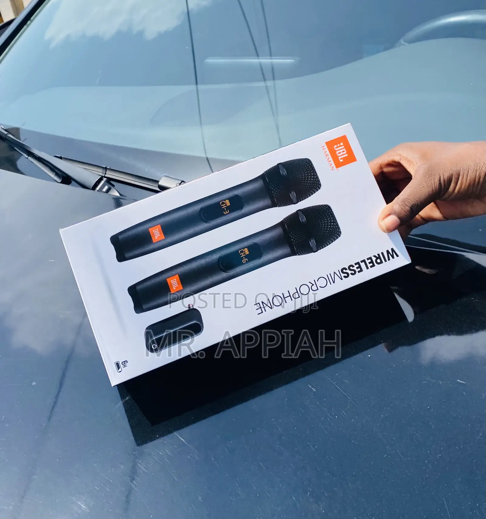Unique Design JBL Wireless Microphone Set.