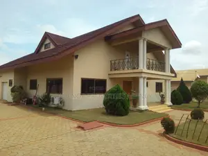5bdrm House in Comm22, Tema Metropolitan for sale