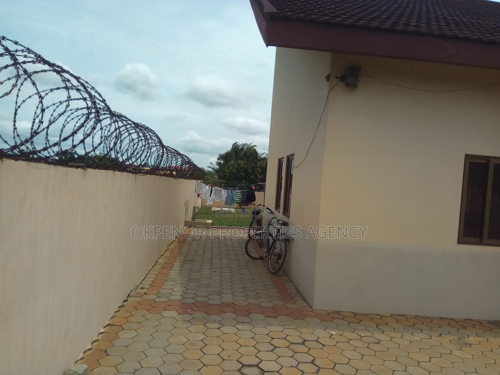 5bdrm House in Comm22, Tema Metropolitan for sale