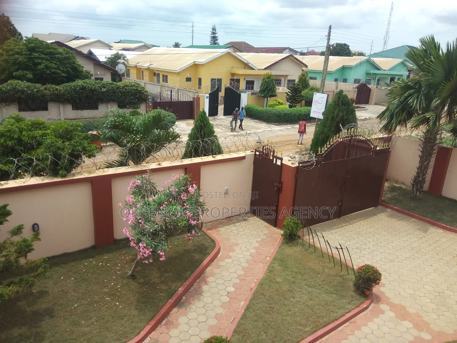 5bdrm House in Comm22, Tema Metropolitan for sale