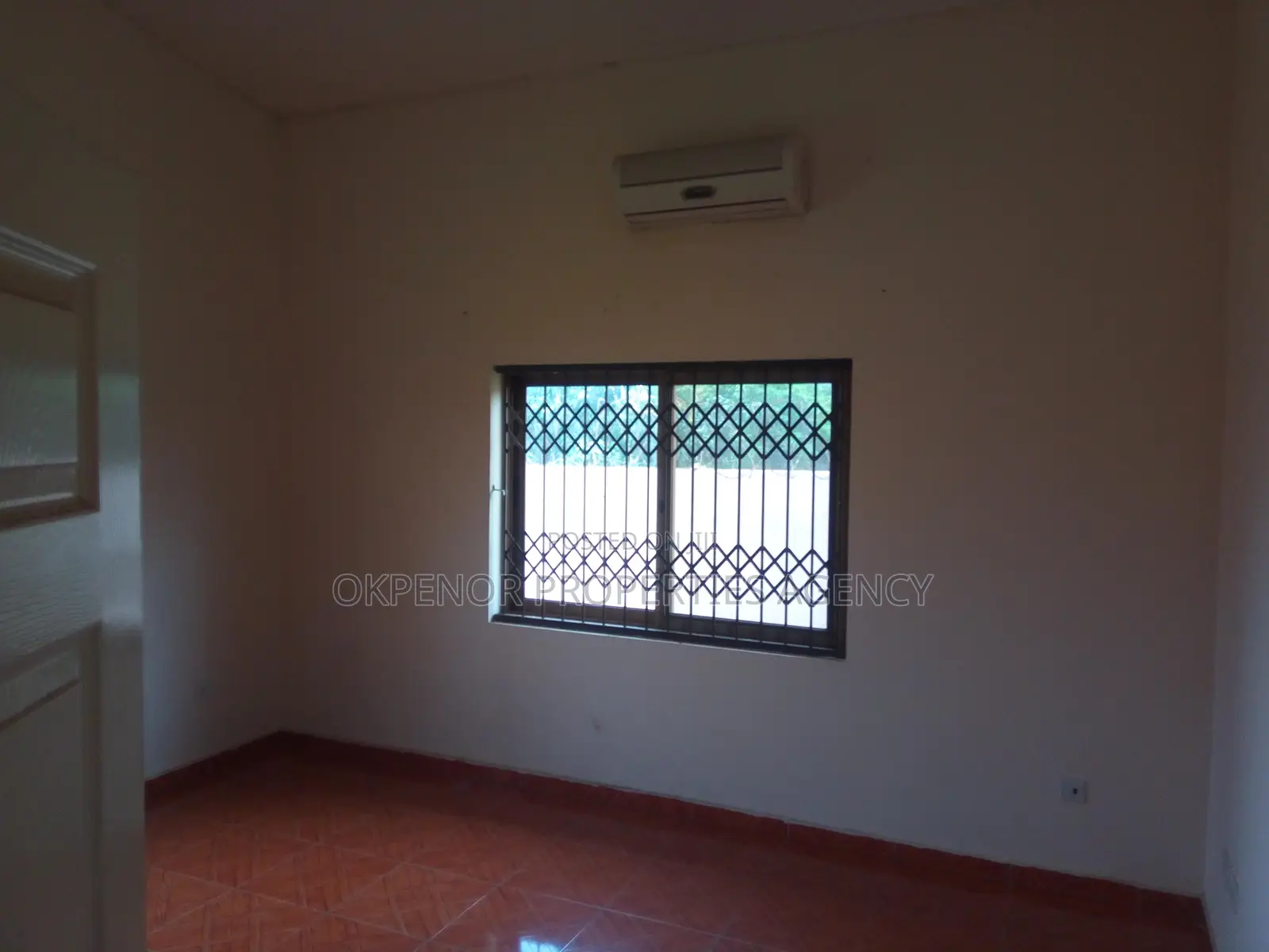 5bdrm House in Comm22, Tema Metropolitan for sale