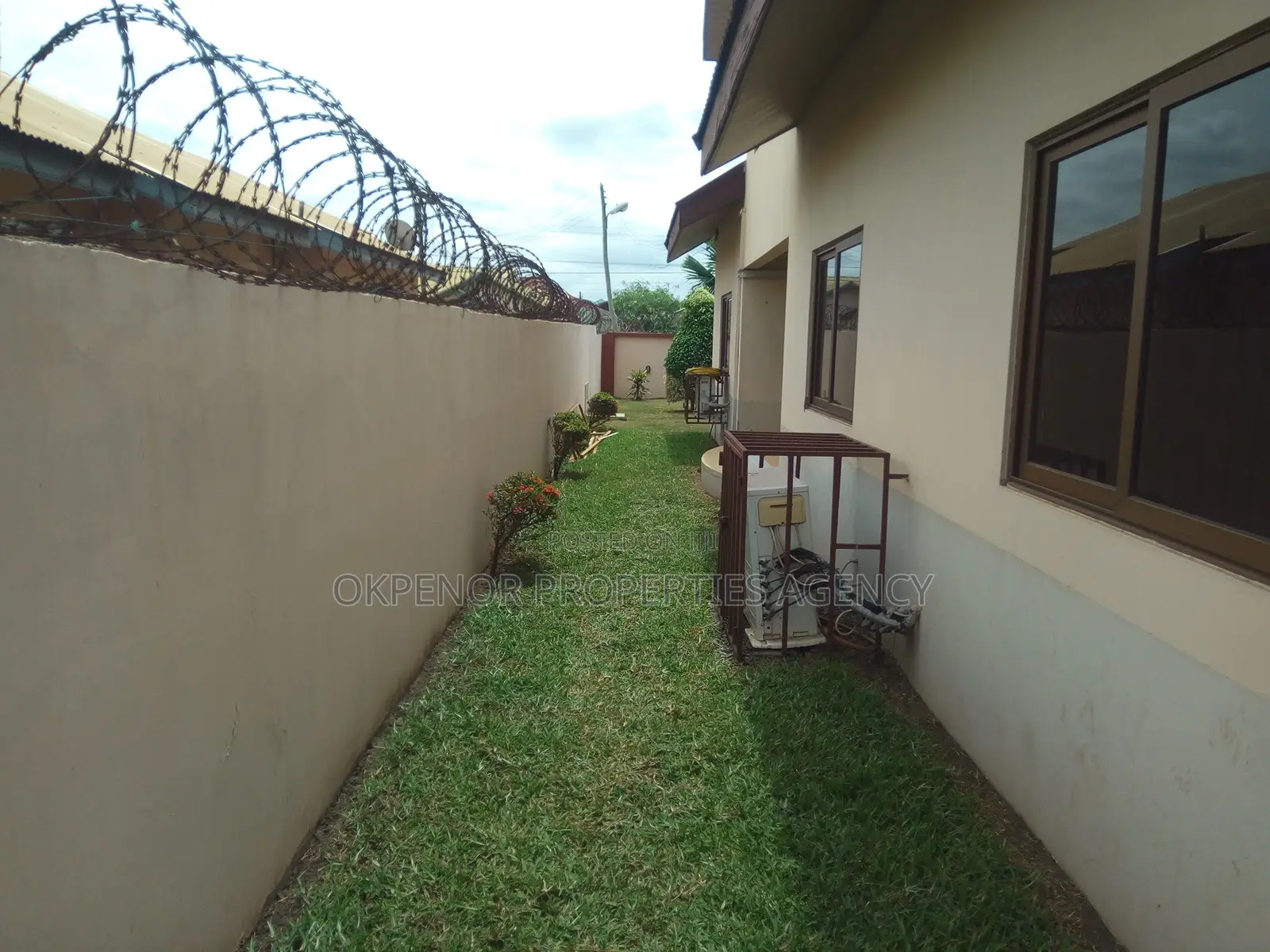 5bdrm House in Comm22, Tema Metropolitan for sale