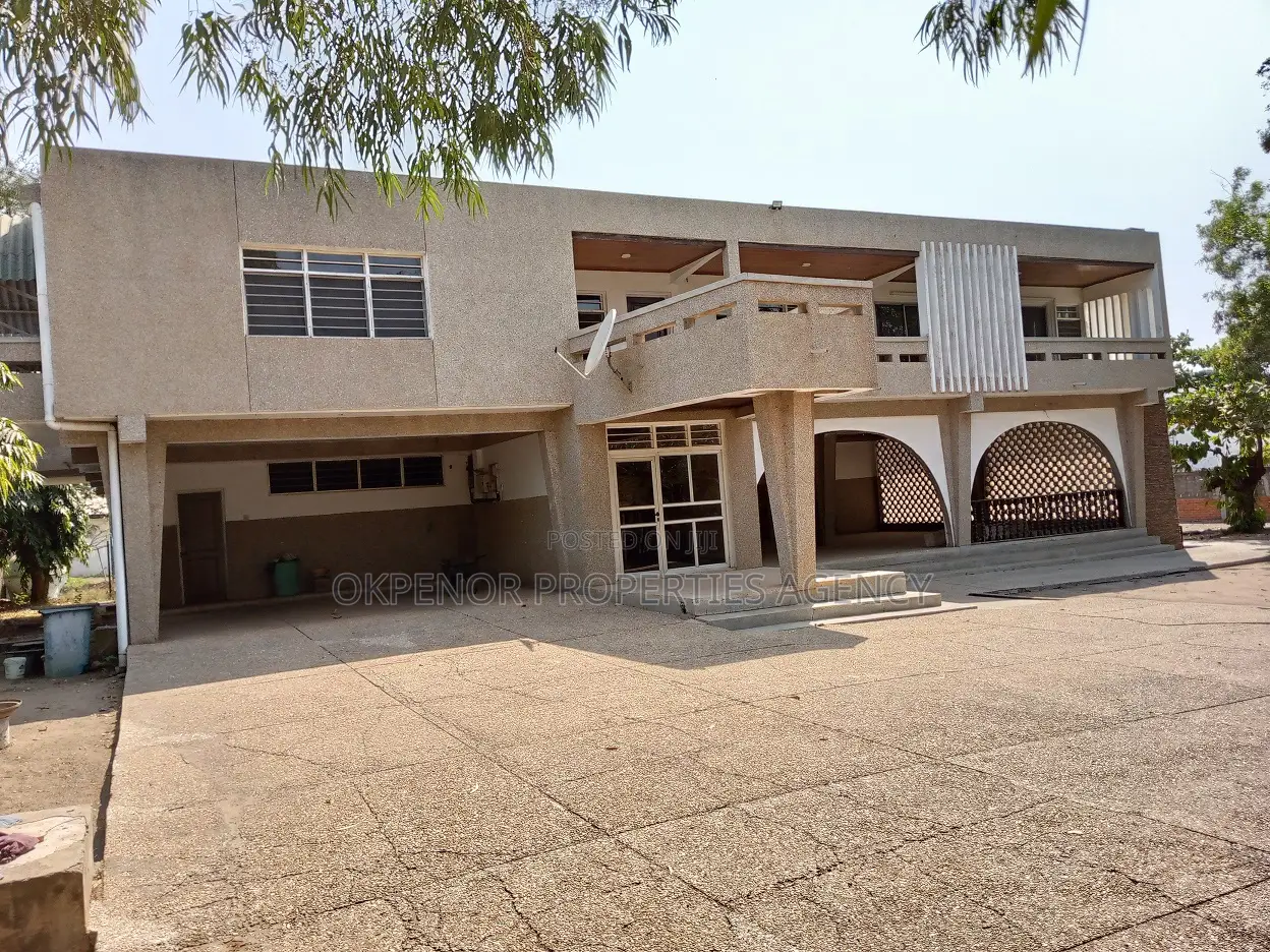 7bdrm House in Comm5, Tema Metropolitan for sale