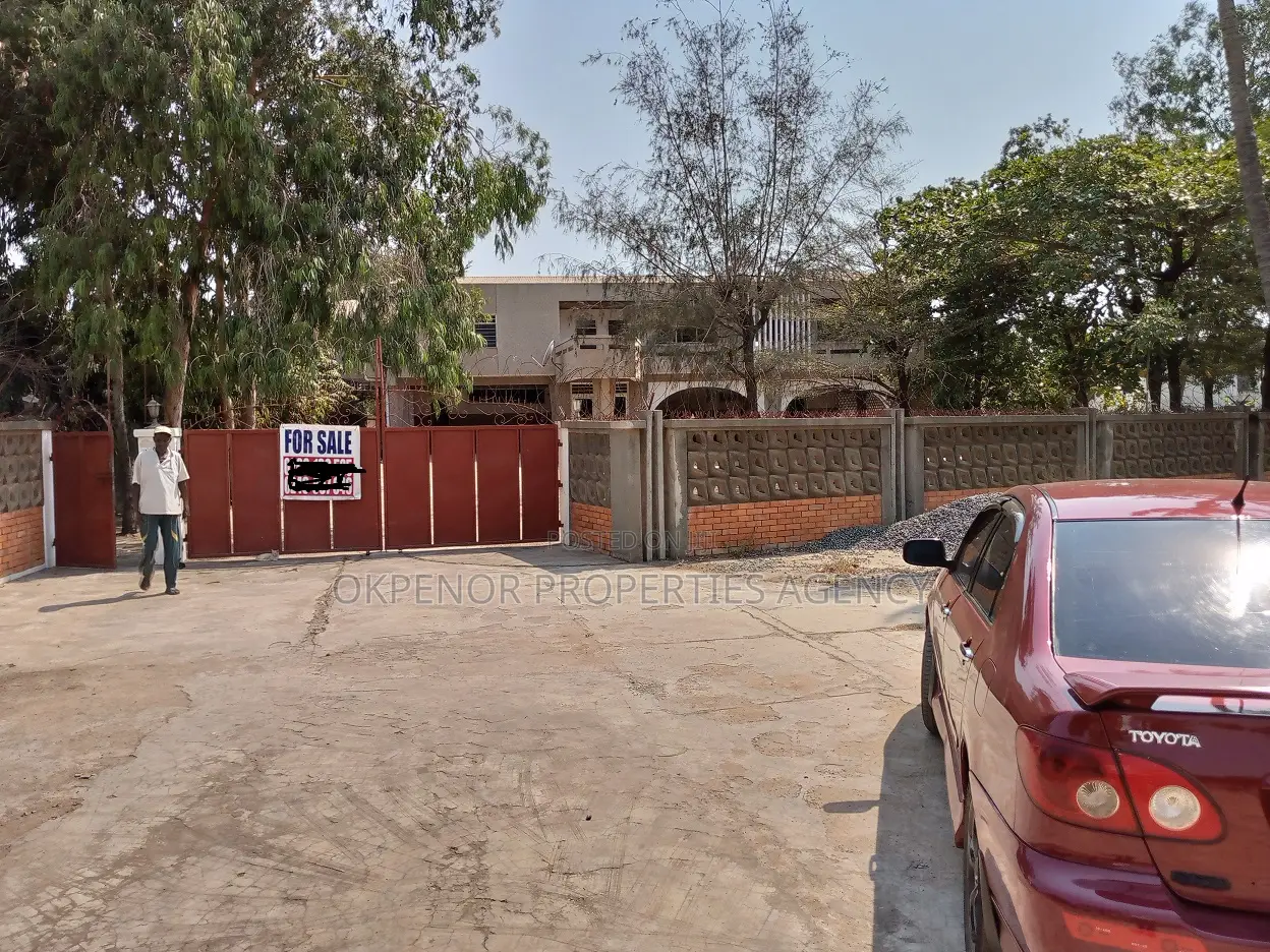 7bdrm House in Comm5, Tema Metropolitan for sale