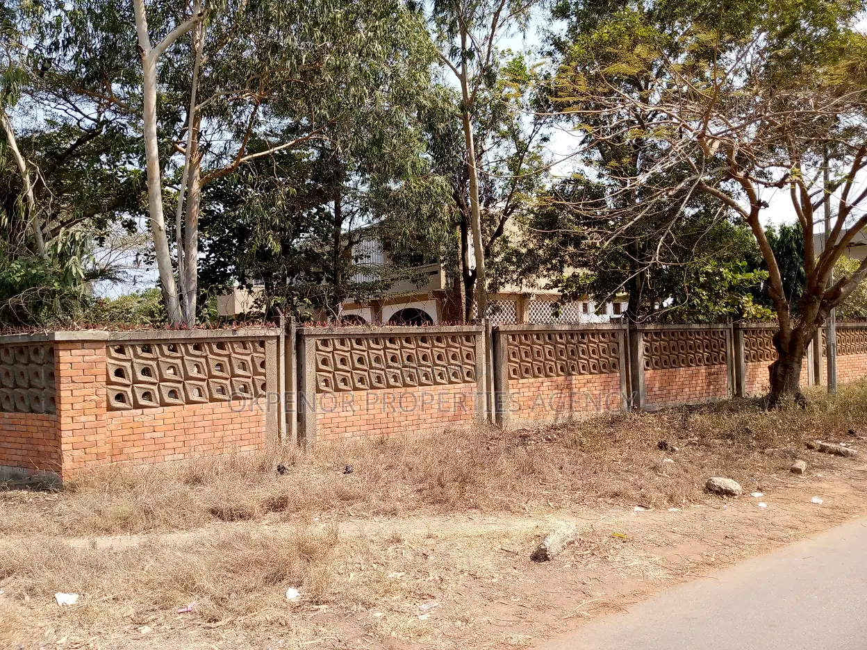 7bdrm House in Comm5, Tema Metropolitan for sale