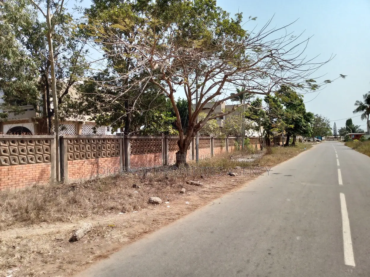 7bdrm House in Comm5, Tema Metropolitan for sale
