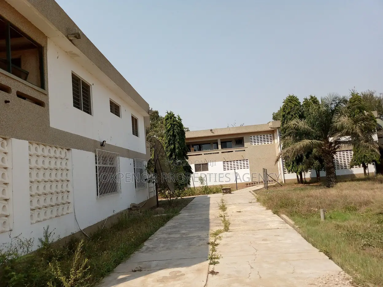 7bdrm House in Comm5, Tema Metropolitan for sale
