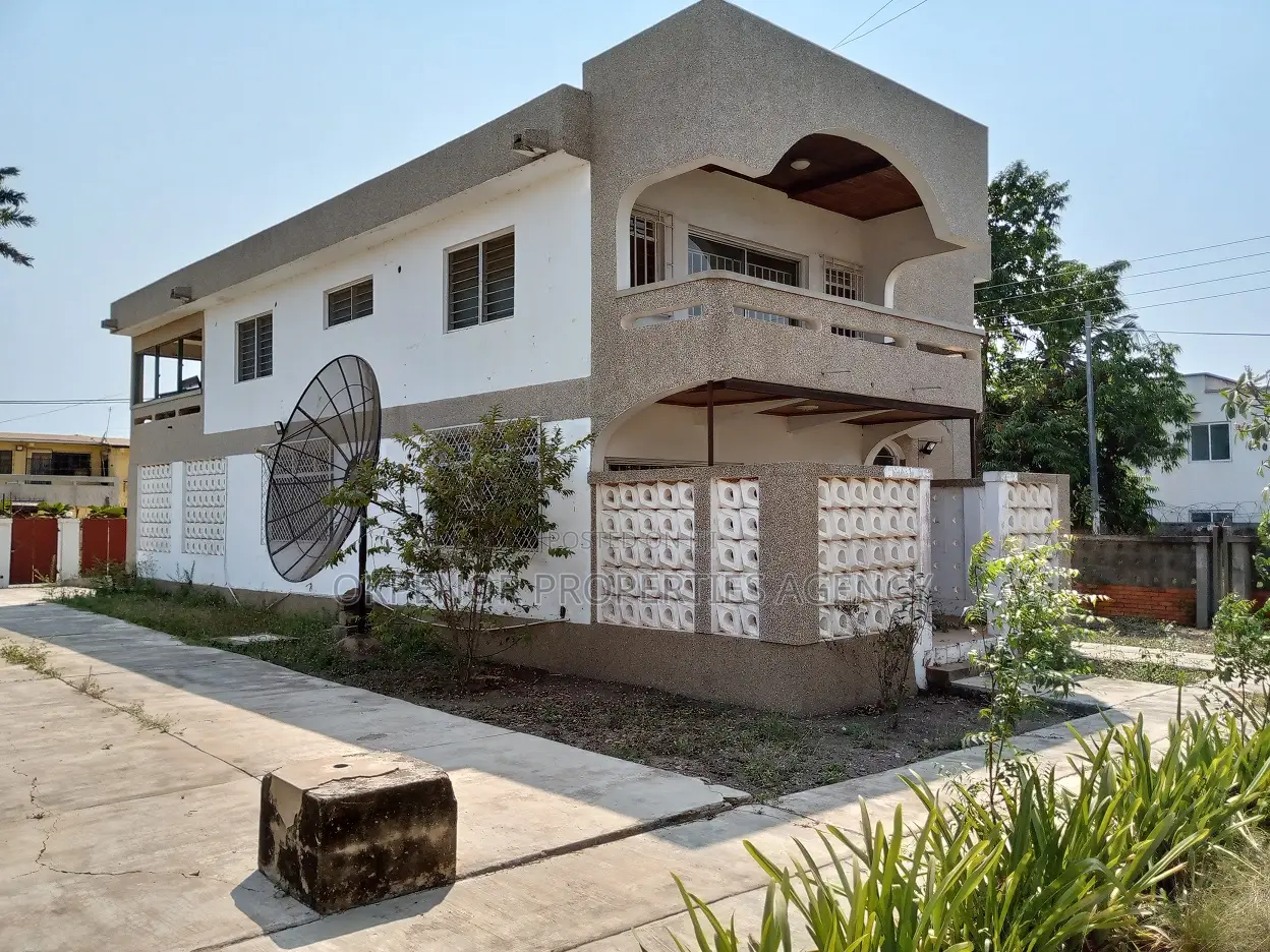 7bdrm House in Comm5, Tema Metropolitan for sale