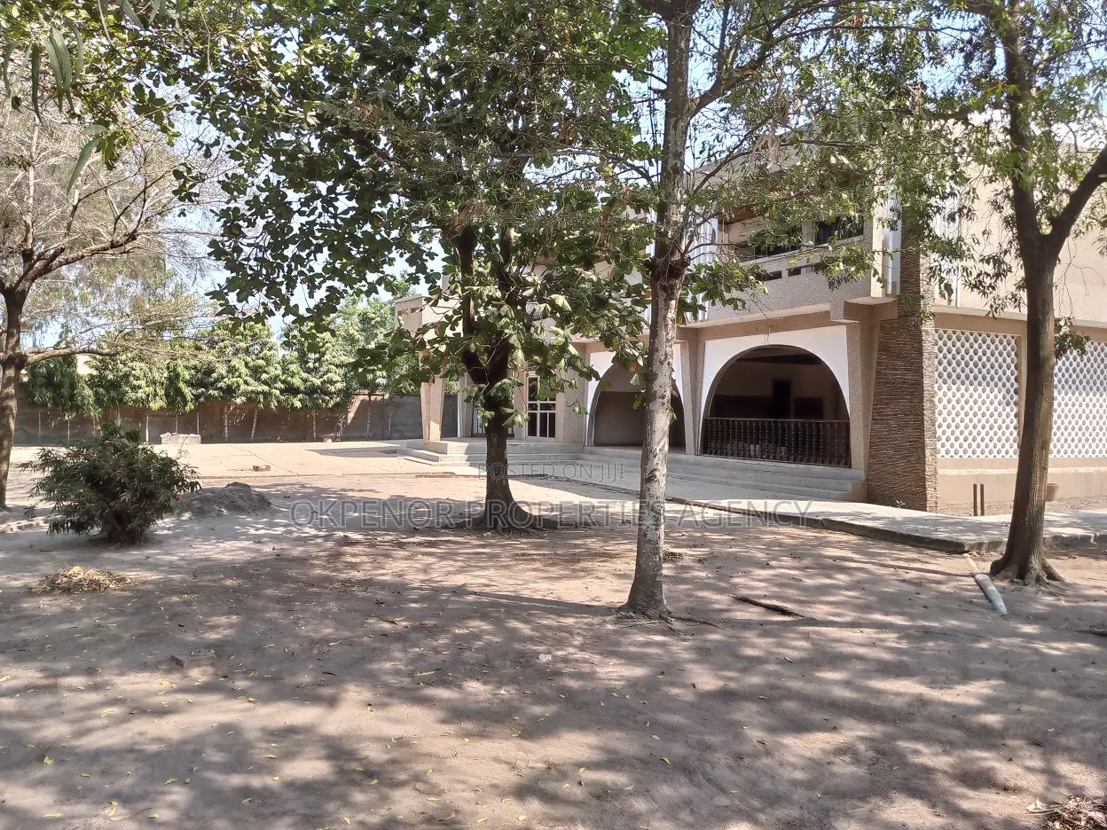7bdrm House in Comm5, Tema Metropolitan for sale