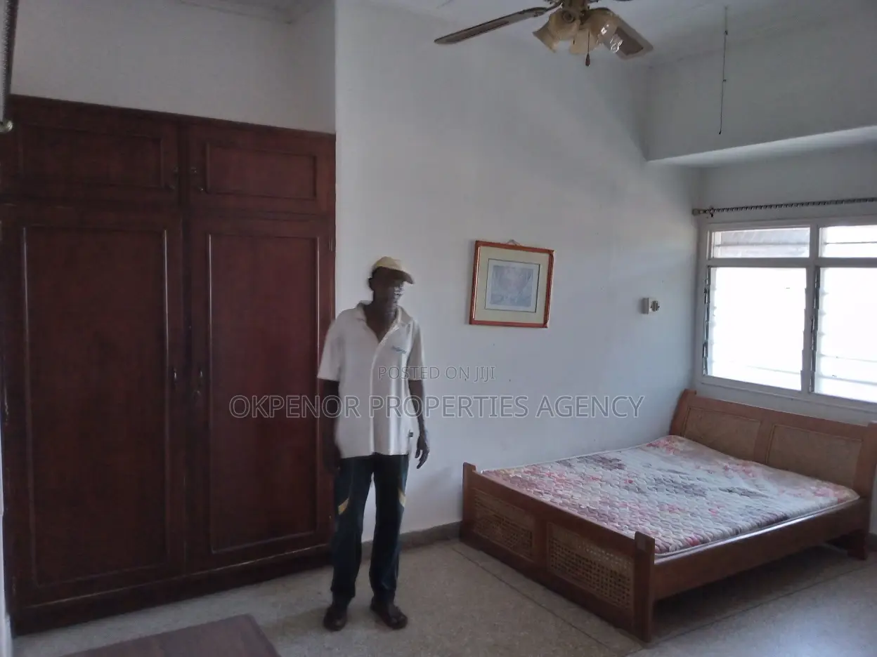 7bdrm House in Comm5, Tema Metropolitan for sale