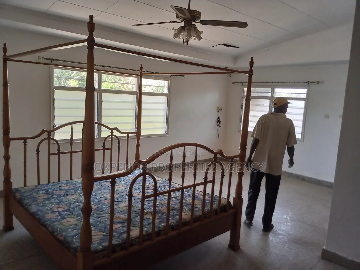 7bdrm House in Comm5, Tema Metropolitan for sale