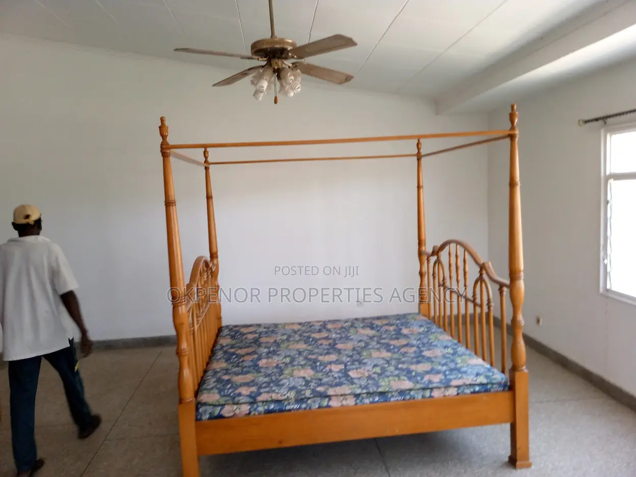7bdrm House in Comm5, Tema Metropolitan for sale