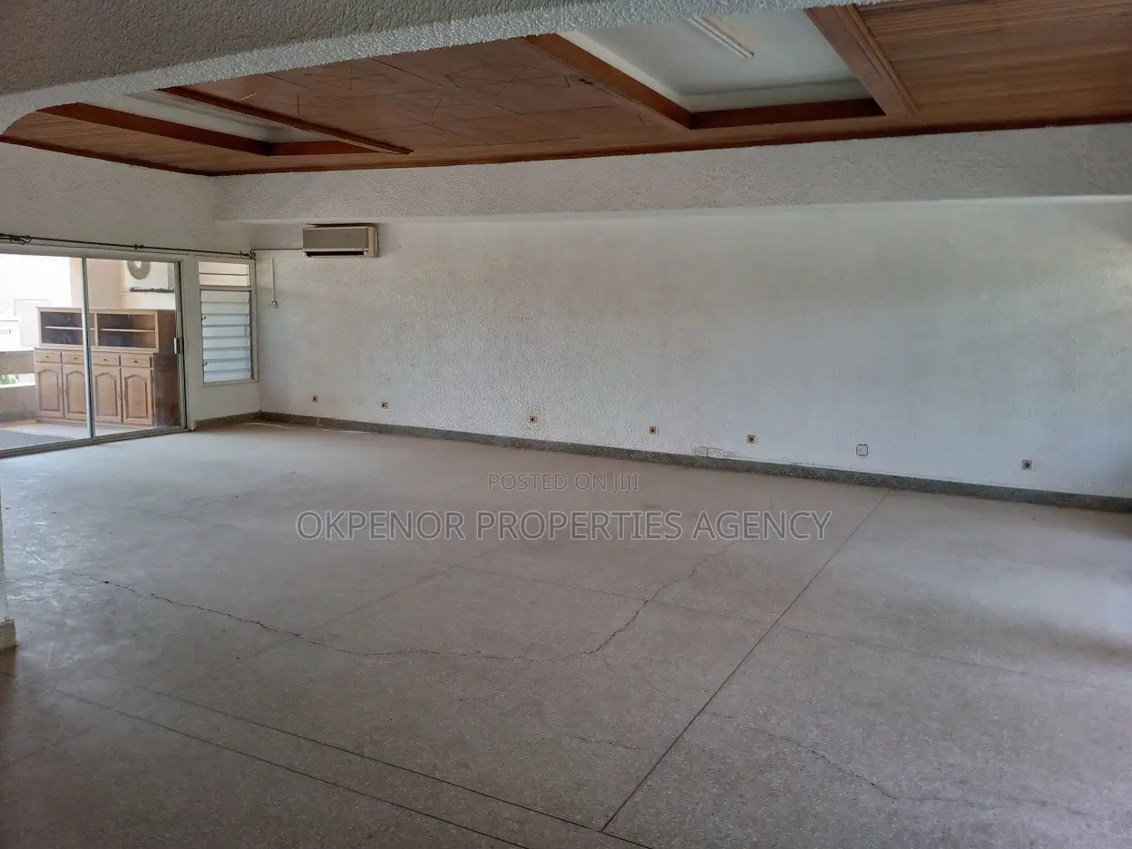 7bdrm House in Comm5, Tema Metropolitan for sale