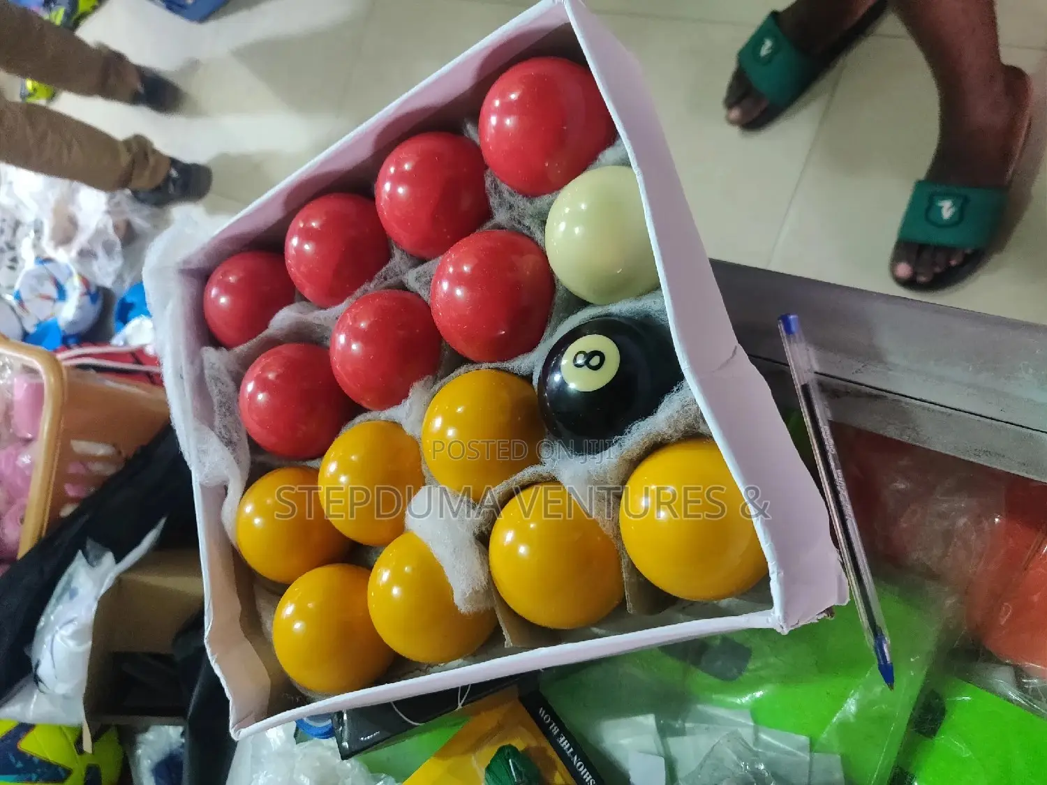 2 Colors Snooker Balls(Red or Yellow)