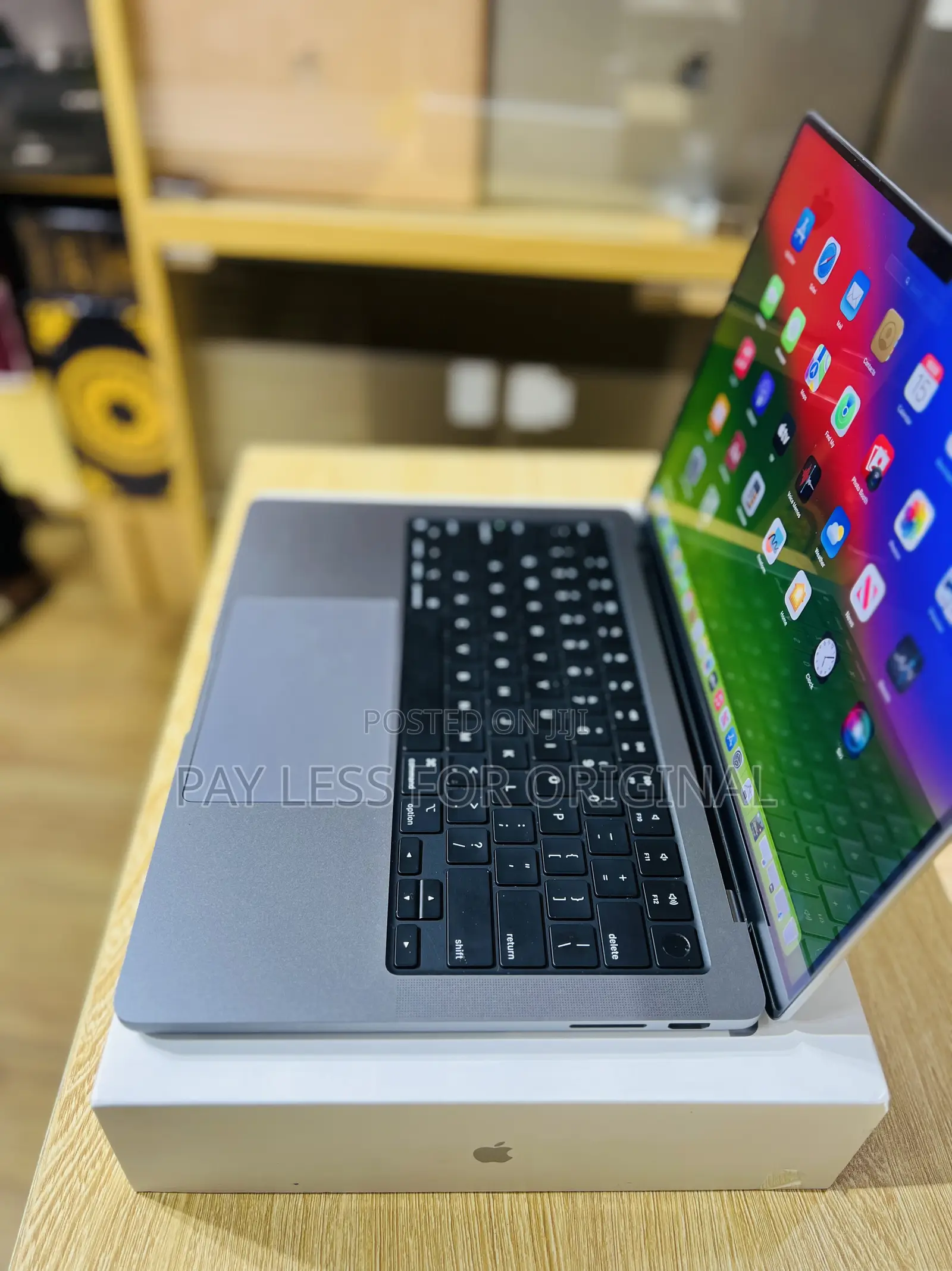 Laptop Apple MacBook Pro 2023 M3 14-inch 8GB Apple M3 SSD 512GB