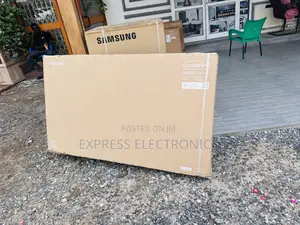 Crystal UHD Smart Glossy Sleek Samsung 65”Cu8000