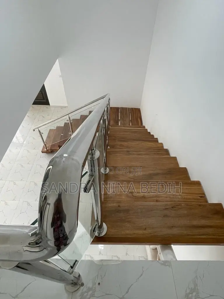 4bdrm House in Lakeside And East for sale