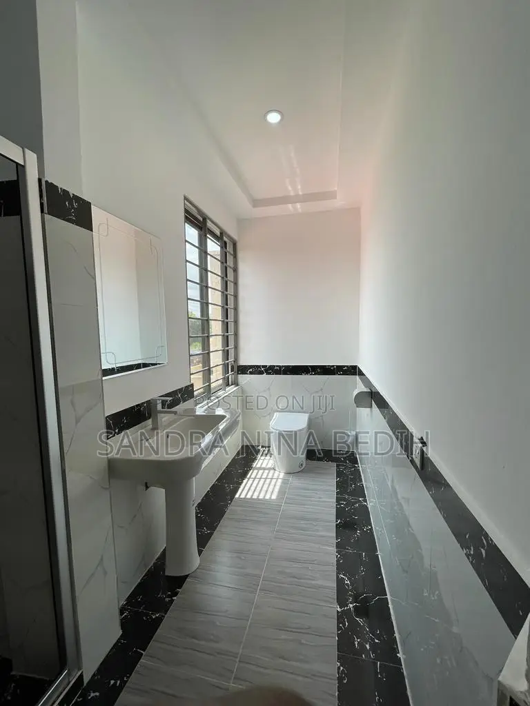 4bdrm House in Lakeside And East for sale