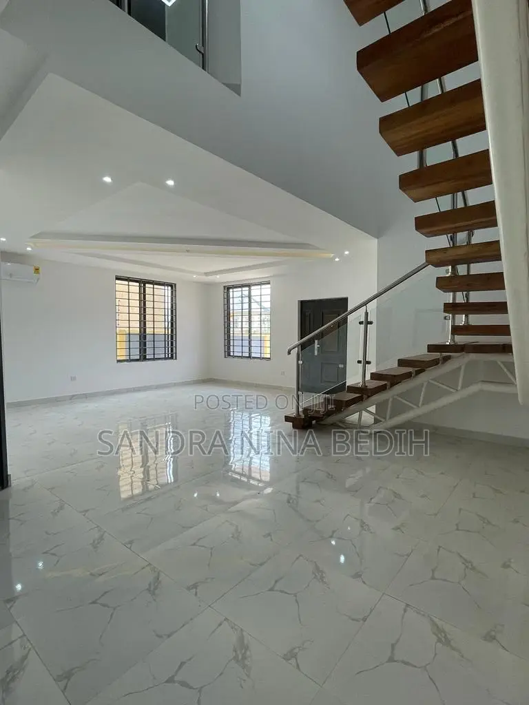 4bdrm House in Lakeside And East for sale