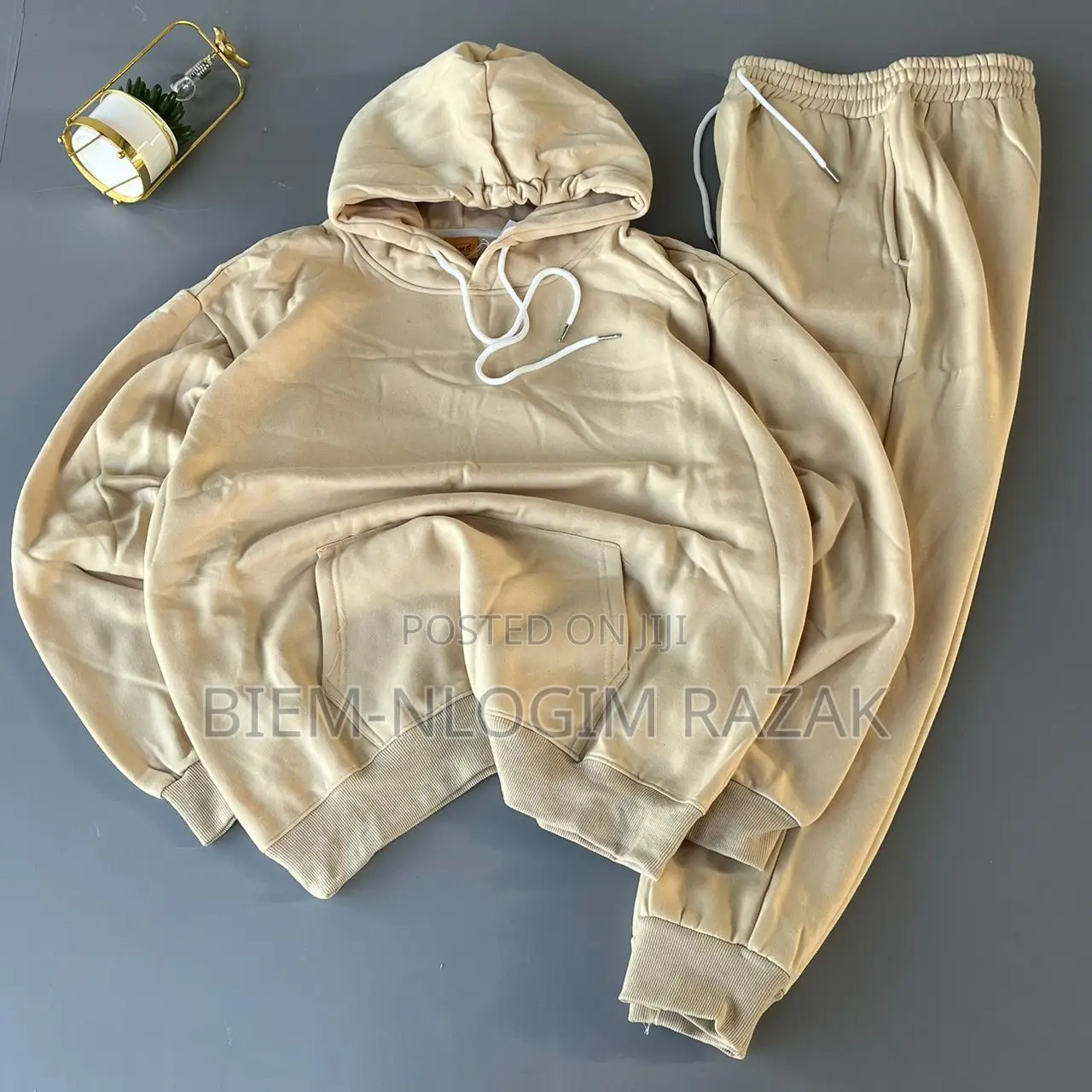High Quality Hoodie Top N Down Available in Stock